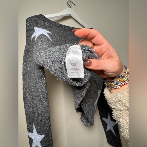 Pink Rose Gray Star Print Cropped Sweater Size Large - Picture 4 of 4